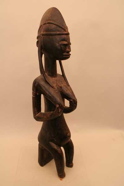 bambara (statue), d`afrique : Mali, statuette bambara (statue), masque ancien africain bambara (statue), art du Mali - Art Africain, collection privées Belgique. Statue africaine de la tribu des bambara (statue), provenant du Mali, 1115/4225.statue Bambara appelées guannyeyi.
statue de femme serviteur,assise se tenant les seins(ou parfois un récipient).Ces statues entouraient les deux statues guandoudou(la reine bambara)ou la masculine guantigui.bois H.72cm.1ère moitié du 20eme sc.(Nafaya)

Bambara beeld GUANNYEYI genaamd. Dienster vande Guandoudou beelden(koningin)of de guatigui (koning )Gewoonlijk hadden ze zware borsten.                     . art,culture,masque,statue,statuette,pot,ivoire,exposition,expo,masque original,masques,statues,statuettes,pots,expositions,expo,masques originaux,collectionneur d`art,art africain,culture africaine,masque africain,statue africaine,statuette africaine,pot africain,ivoire africain,exposition africain,expo africain,masque origina africainl,masques africains,statues africaines,statuettes africaines,pots africains,expositions africaines,expo africaines,masques originaux  africains,collectionneur d`art africain